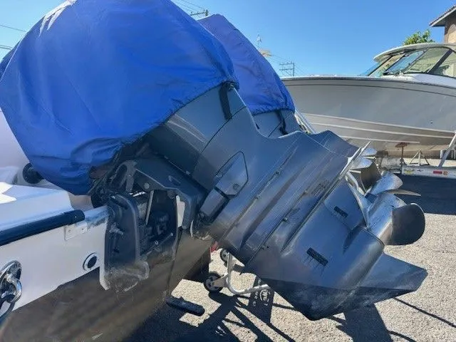 Slide: The Image of Grady-White Advance 257 2005 - 20