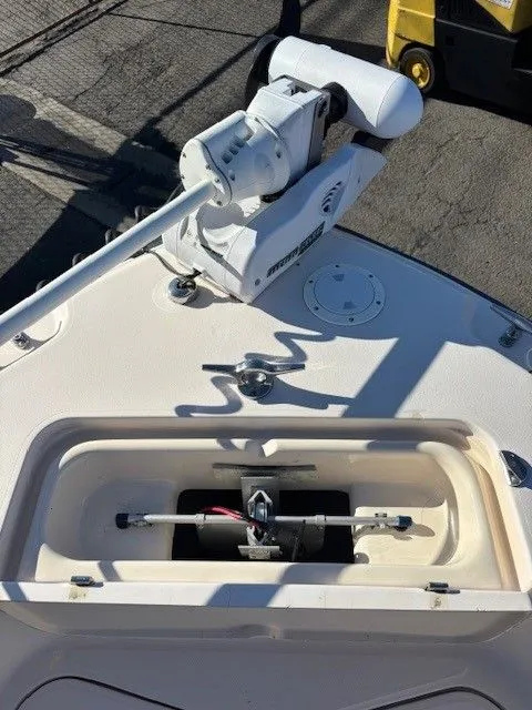 Slide: The Image of Grady-White Advance 257 2005 - 32