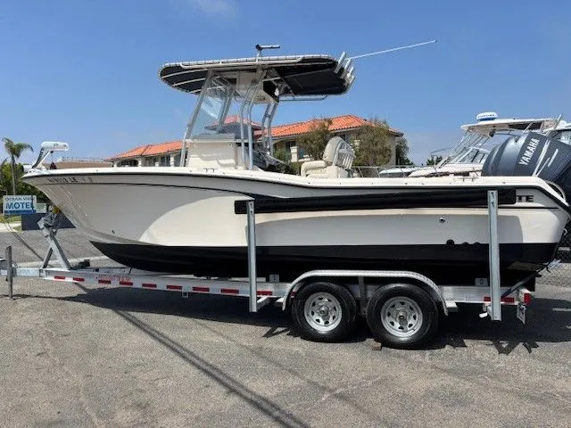 Slide: The Image of Grady-White Advance 257 2005 - 5