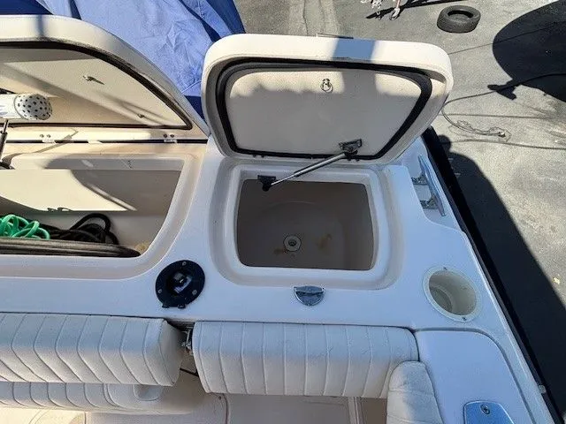 Slide: The Image of Grady-White Advance 257 2005 - 7