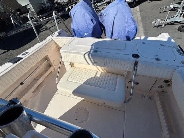 Slide: The Image of Grady-White Advance 257 2005 - 9