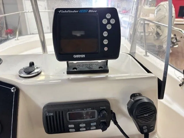 Slide: The Image of Boston Whaler 17 Montauk 2003 - 5