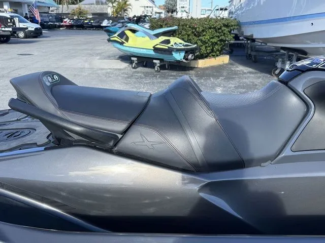 Slide: The Image of Sea-Doo RXT®-X® 300 Premium Triple Black 2022 - 9