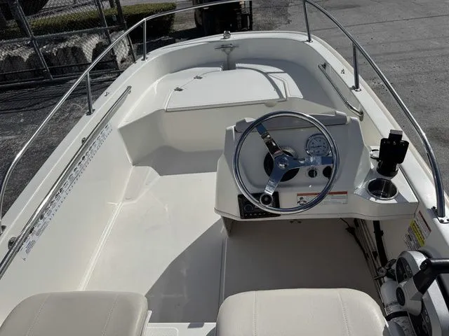 Slide: The Image of Boston Whaler 130 Super Sport 2021 - 11