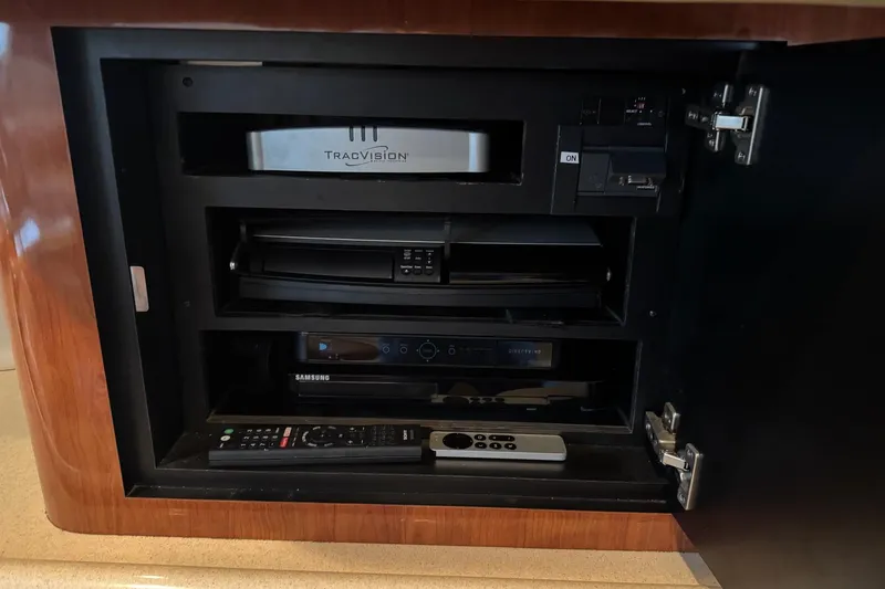 Slide: The Image of Sea Ray 480 Sedan Bridge 2003 - 14