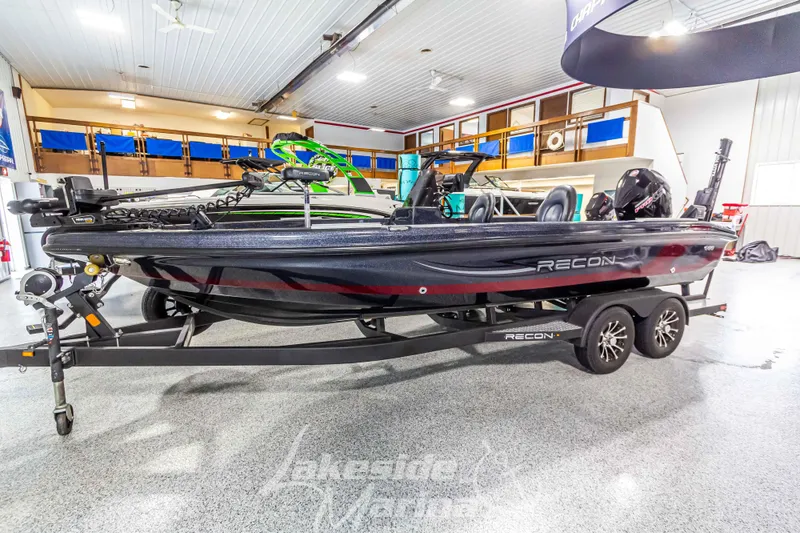 The Image of 2024 Recon 2185 SC boat in a showroom. - 1