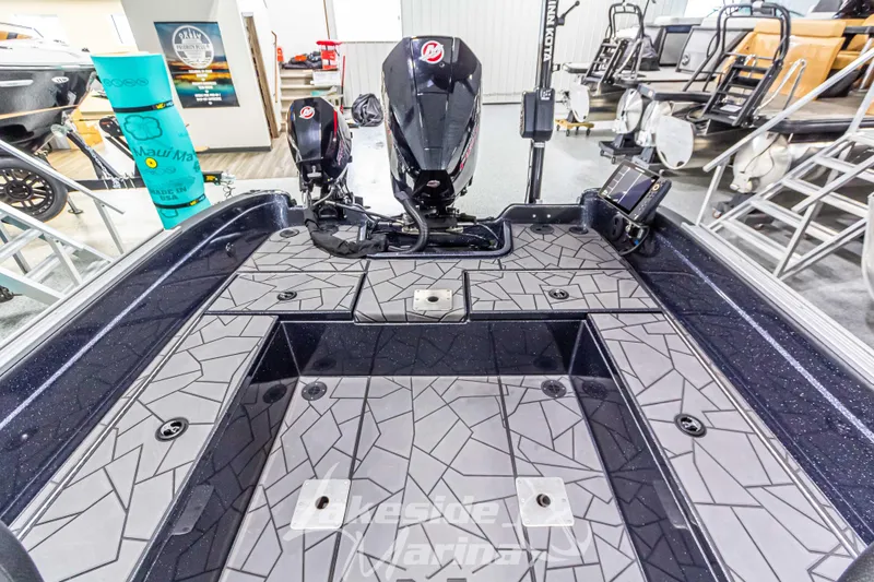 Slide: The Image of Interior view of Recon 2185 SC boat, 2024 model. - 16