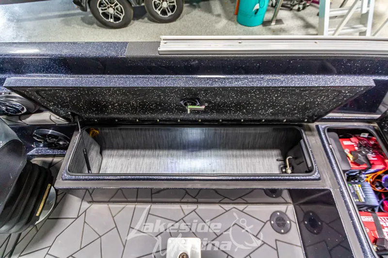 Slide: The Image of Interior view of Recon 2185 SC boat, model year 2024. - 21