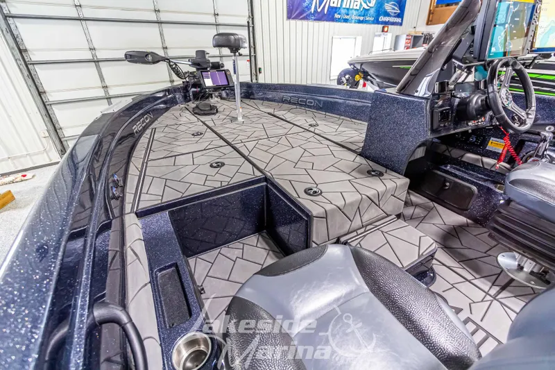 Slide: The Image of Interior view of Recon 2185 SC boat, 2024 model. - 32
