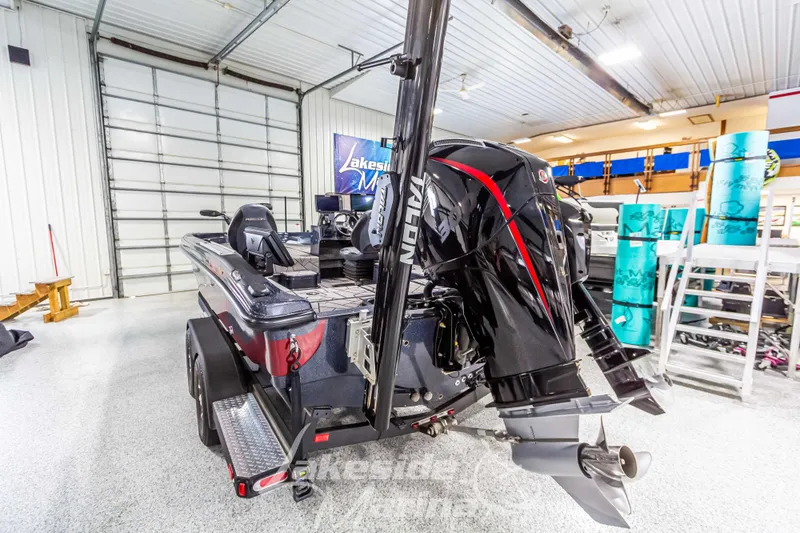 Slide: The Image of 2024 Recon 2185 SC boat parked in a garage. - 4