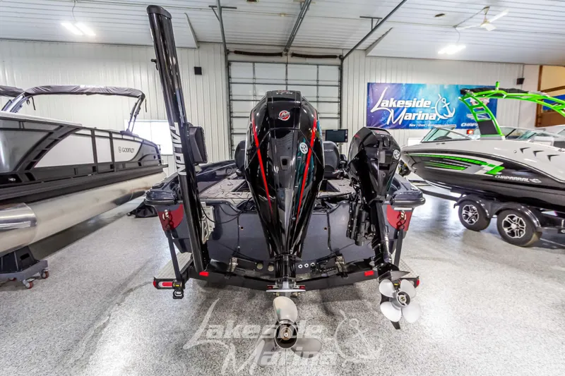Slide: The Image of 2024 Recon 2185 SC boat in showroom at Lakeside Marina. - 5