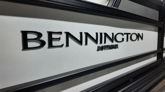 Slide: The Image of Bennington R Bowrider Swingback 24 RTSBA 2026 - 10