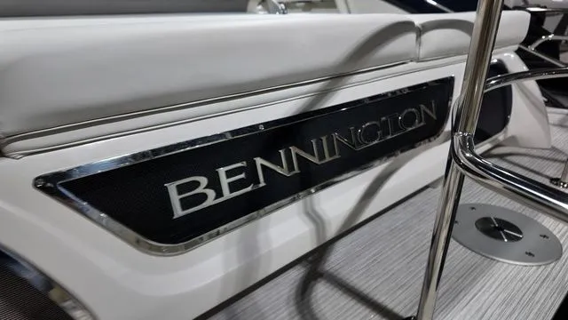 Slide: The Image of Bennington R Bowrider Swingback 24 RTSBA 2026 - 25