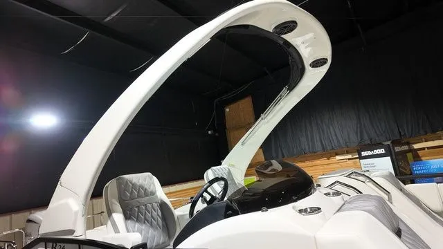 Slide: The Image of Bennington R Bowrider Swingback 24 RTSBA 2026 - 27