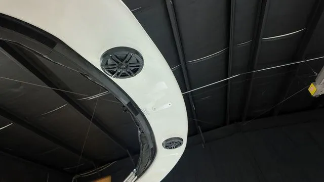 Slide: The Image of Bennington R Bowrider Swingback 24 RTSBA 2026 - 28