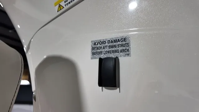 Slide: The Image of Bennington R Bowrider Swingback 24 RTSBA 2026 - 29