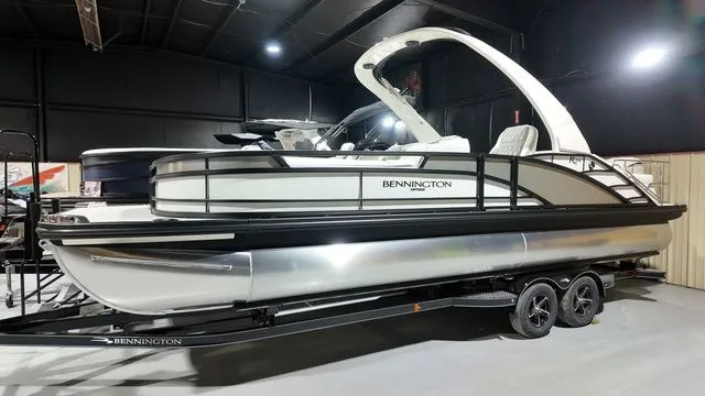 Slide: The Image of Bennington R Bowrider Swingback 24 RTSBA 2026 - 3