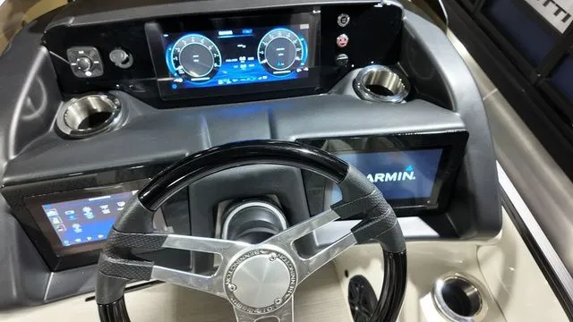 Slide: The Image of Bennington R Bowrider Swingback 24 RTSBA 2026 - 32