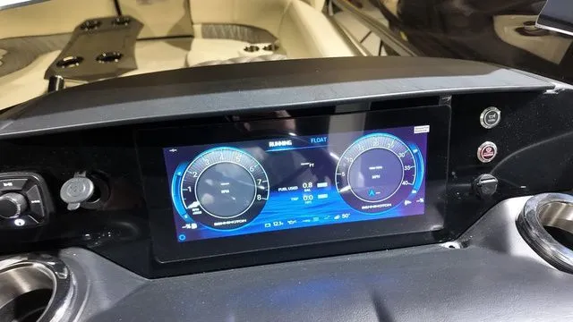 Slide: The Image of Bennington R Bowrider Swingback 24 RTSBA 2026 - 33