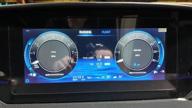 Slide: The Image of Bennington R Bowrider Swingback 24 RTSBA 2026 - 34