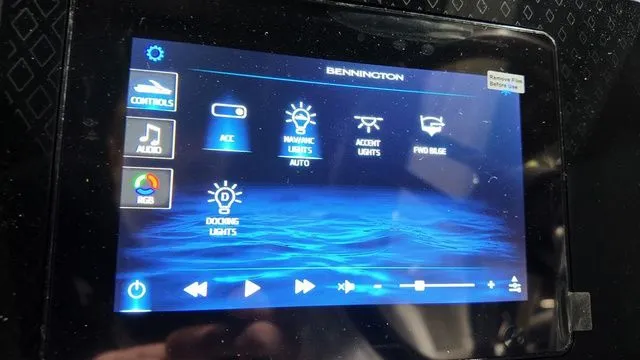 Slide: The Image of Bennington R Bowrider Swingback 24 RTSBA 2026 - 35