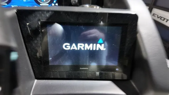 Slide: The Image of Bennington R Bowrider Swingback 24 RTSBA 2026 - 36