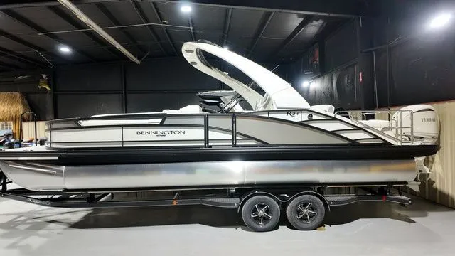 Slide: The Image of Bennington R Bowrider Swingback 24 RTSBA 2026 - 4