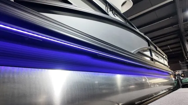 Slide: The Image of Bennington R Bowrider Swingback 24 RTSBA 2026 - 42