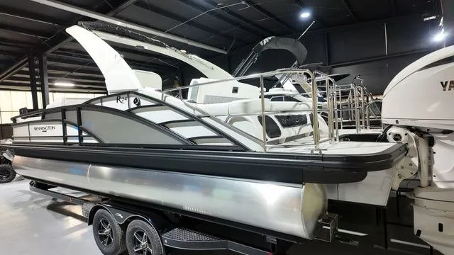 Slide: The Image of Bennington R Bowrider Swingback 24 RTSBA 2026 - 5