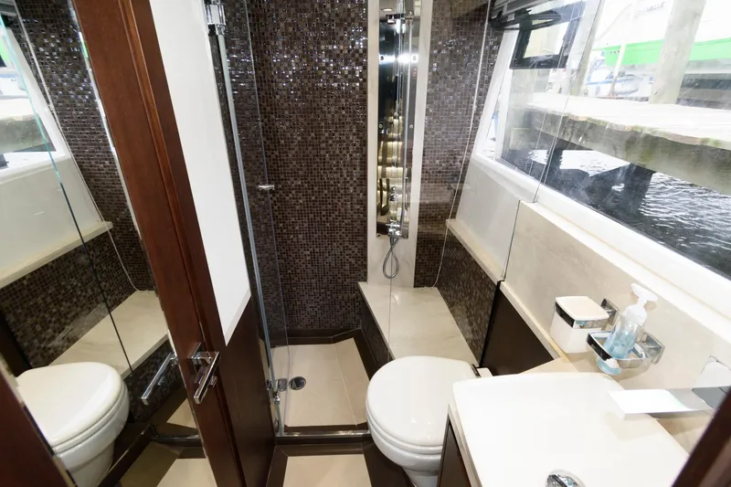 Slide: The Image of Galeon 640 Fly 2018 - 61