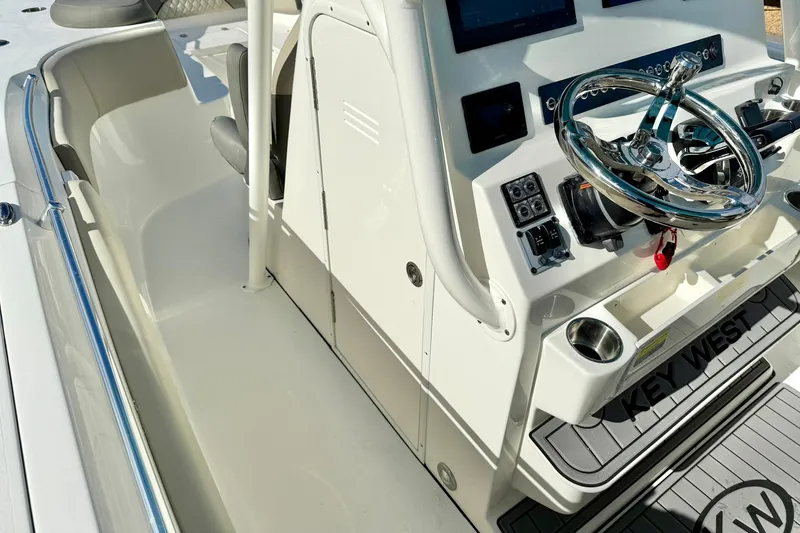Slide: The Image of Control panel of a 2025 Key West 291 FS boat with Suzuki and Seakeeper systems. - 42