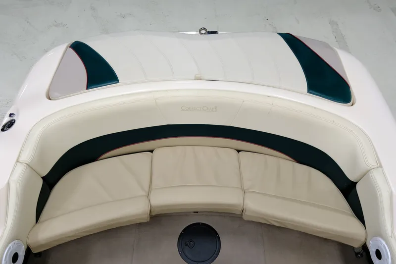 Slide: The Image of Correct Craft Sport Nautique 1998 - 10