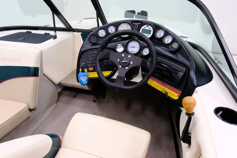 Slide: The Image of Correct Craft Sport Nautique 1998 - 14