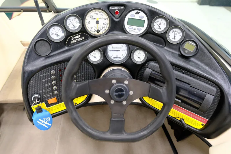 Slide: The Image of Correct Craft Sport Nautique 1998 - 15