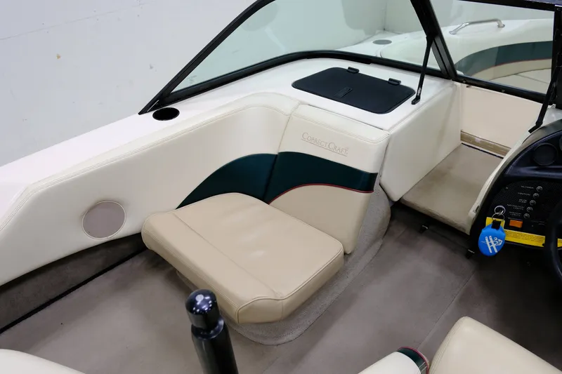 Slide: The Image of Correct Craft Sport Nautique 1998 - 18