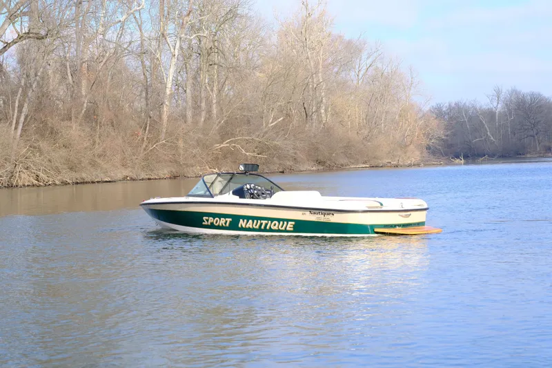 Slide: The Image of Correct Craft Sport Nautique 1998 - 23