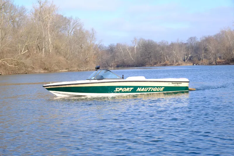 Slide: The Image of Correct Craft Sport Nautique 1998 - 27