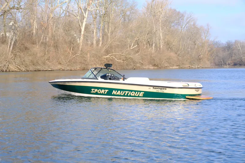 Slide: The Image of Correct Craft Sport Nautique 1998 - 28