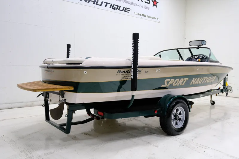 Slide: The Image of Correct Craft Sport Nautique 1998 - 3