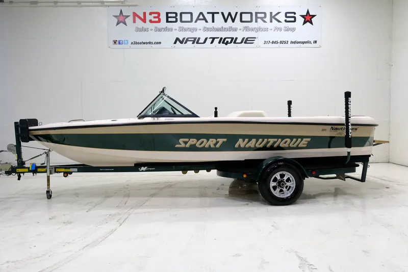 Slide: The Image of Correct Craft Sport Nautique 1998 - 4
