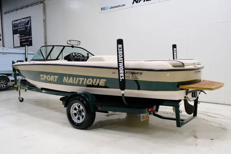 Slide: The Image of Correct Craft Sport Nautique 1998 - 6