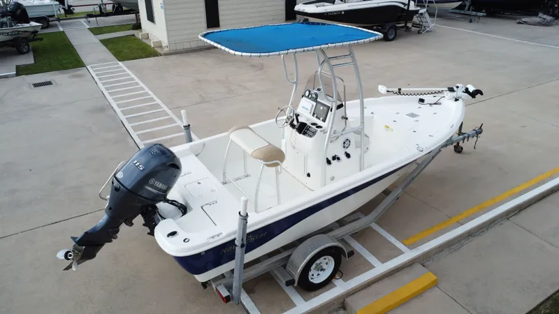 Slide: The Image of NauticStar 1910 2017 - 15