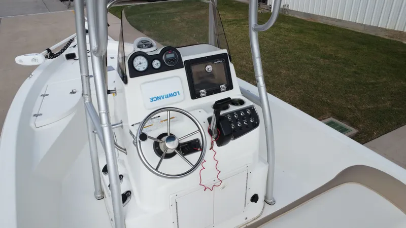 Slide: The Image of NauticStar 1910 2017 - 22