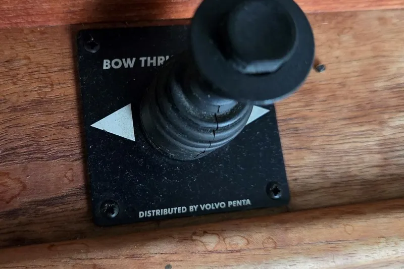 Slide: The Image of Bow thruster control on 2001 Commander Flybridge Sedan, distributed by Volvo Penta. - 61