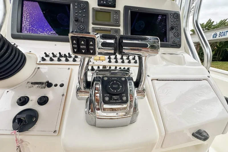 Slide: The Image of Control panel of a 2007 Triton 351 CC boat with navigation equipment. - 60