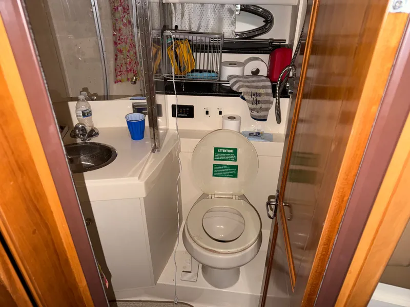 Slide: The Image of Bathroom of Carver 356 Aft Cabin Motor Yacht, 2001 model. - 30