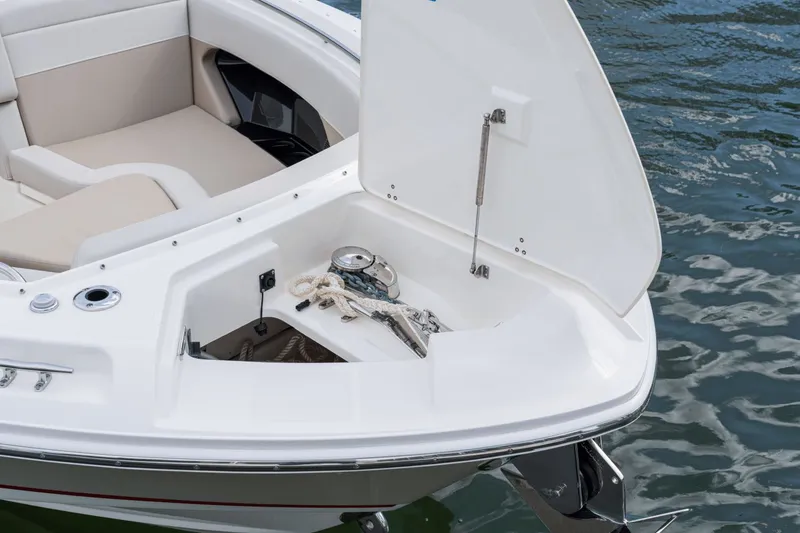 Slide: The Image of Boston Whaler 280 Vantage 2026 - 43