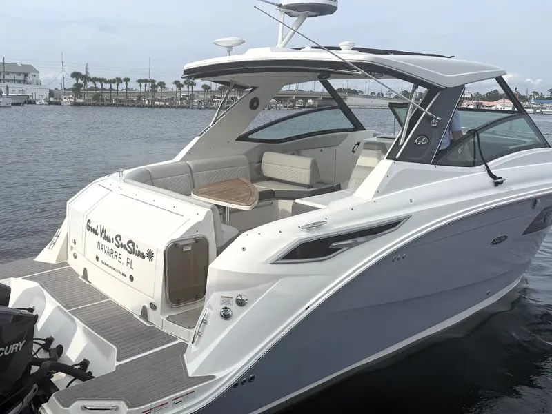 Slide: The Image of Sea Ray Sundancer 320 2023 - 10