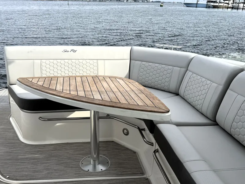 Slide: The Image of Sea Ray Sundancer 320 2023 - 13