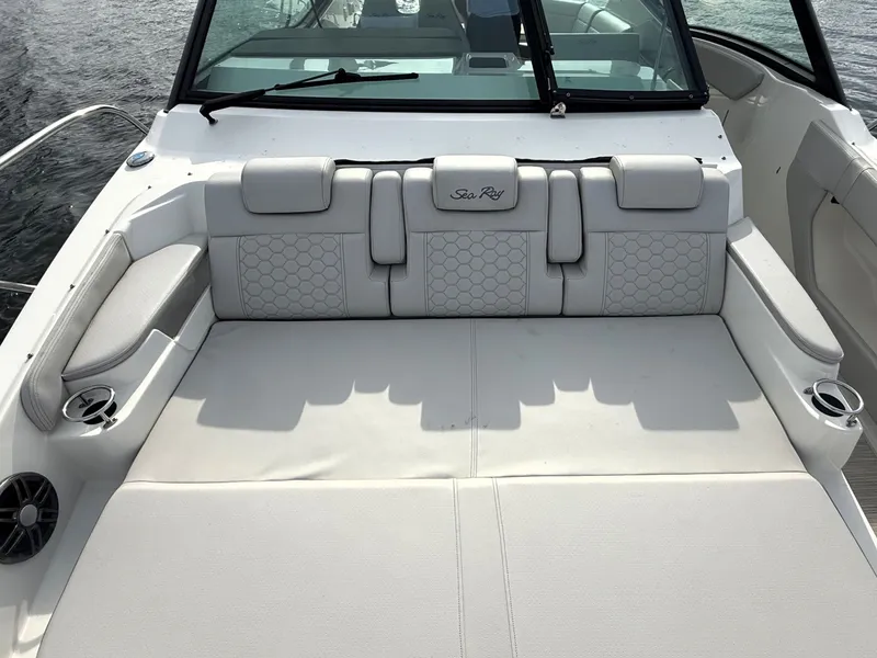 Slide: The Image of Sea Ray Sundancer 320 2023 - 24